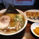 長町ラーメン - 千円セット
      本年最初のラーメンゲット
      縁起物だなや