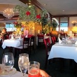 MICHEL'S - ホノルルマラソンの終わった次の日だったんでクリスマスバージョンの店内は予約で満席、続々とお客様が入られて来ました。
      