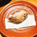 大和の料理店 - ポルチーニ茸・色々きのこ・ササミのクリーム揚げ春巻き
1本を2人で半分こしてます