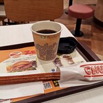 ZETTERIA - ドリンク写真:チュロ（シナモンシュガー）＋ホットコーヒー：390円