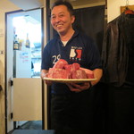 SATOブリアン - 満面の笑みを浮かべる肉のテロリスト 佐藤さん♫