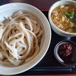 田舎うどん てつ - 肉汁つけうどん（２玉）　1000円
            自家製うま辛味　100円