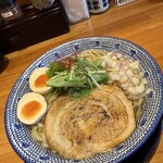 吉岡マグロ節センター - 【当店人気NＯ.1】マグロ節の中華そば味玉入り