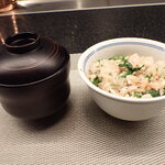 BAKNOS - ガーリックライス 赤出汁