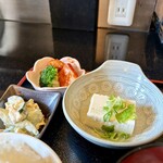 美味亭 - 副菜もいっぱい