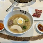 ぴょんぴょん舎 盛岡駅前店 - 牛焼肉セット(冷麺)