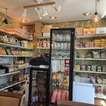 ナワブ - 自社ブランドの食品コーナー