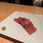 新横浜 鉄板焼き牛鳴 - A5ランク黒毛和牛の炙り寿司