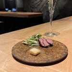 新横浜 鉄板焼き牛鳴 - 和牛のローストビーフ