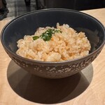 新横浜 鉄板焼き牛鳴 - ガーリックライス（出汁茶漬け）