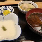 寄処 木乃屋 - とろろと味噌汁、小鉢