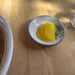 相染食堂 - たくあん付き。