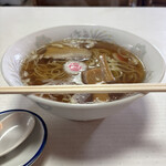 三友軒 - ラーメン、830円。