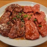 金剛苑 - 左から和牛ハラミ、ロース