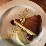 UNITY CAFE - 濃いピスタチオのバスクチーズケーキ