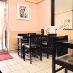 味楽 - 玄関入ってすぐ左の席。