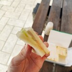 ラヴィアンローズ - レタス、スライスチーズ、ハム。