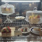 inohana - ショーケース　　5種類のケーキが陳列