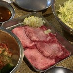 ヤキニク ホルモン どうげん - 