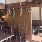 inohana - 木の温もりを感じる内観