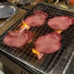 ヤキニク ホルモン どうげん - 