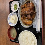 魚さだ - まぐろ煮魚定食