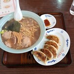 あずま - 料理写真:ラーメン大盛　餃子