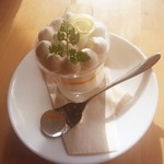 カフェモ・ルタオ - ニューイヤープレートにセットのデザート　2015/01