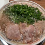 三代目 博多 だるま - ラーメン890円に国産万能ネギ130円をイン