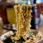 麺屋58 - 極太の平打ち麺をリフトUP⤴️