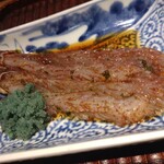 四間道 とりう - 松葉蟹刺身、紹興酒をくぐらせ、牡丹海老の玉子を添えて