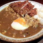 CoCo壱番屋 - 料理写真:ポークカレー、半熟卵、あさり、とんかつミックス、量普通の辛さ普通、らっきょと醤油