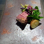 カイノヤ - 4週間熟成 青森県産 北の里自然牛 短角牛の肩ロースのアイアンステーキ