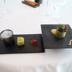 ハインツ・ベック - きのこのスープ、タイムの泡
　イタリアンパセリ、キノア
　パプリカのマリネ、黄パプリカのソース、ブラックオリーブ、塩
　新芽のサラダ、柑橘のソース、ヘーゼルナッツ