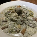 瀬戸内バル Collabo - 香川讃岐　オリーブ夢豚ベーコンのあおさ海苔クリームパスタ　1529円