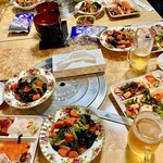 福ちゃん - 今晩(2026年1月16日)、御予約のお客様の料理⇒手前の鮮やかな色の料理が、お客様ご希望の『テールチム』。作るのは大変だが、60歳のお祝いの料理としては、最高の料理(健康食、栄養食、美容食)。結構手間のかかる料理なので、大変だが、健康のためには、グッドな料理。¥6000コースなので、こちら以外も、色々…⇒韓国料理の説明は、当店の料理欄で…、もっと詳しい内容が知りたい方は、ネットで…)