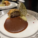 イタリアン チャイナバル村塾 - 豚バラ肉のパイ包み焼きデミグラスソース