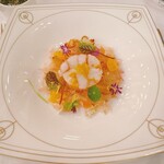 The Backyard - 海老とグレープフルーツとハーブのサラダ