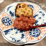 肉料理 ちぃちゃん - タルタル、干しブドウとイチジクのパン