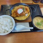 かつや - 料理写真:出汁醤油ロースカツon the 親子鍋定食
