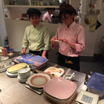 メルシーダイニング - 明るいオープンキッチン スタッフの皆さん お料理を更に美味しくなる素敵な雰囲気です