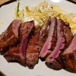 たん焼 忍 - 看板メニューの たん焼　すごく弾力があってプリッとしていて美味しいです