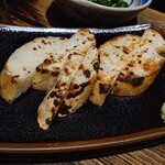 たん焼 忍 - 山芋の炭火焼き　塩味だけだけど美味しい