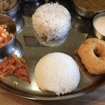 南インド料理 レジナ - ピクルスとイドゥリとワダ