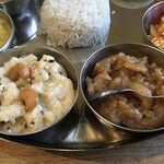 南インド料理 レジナ - 甘くないベンポンガル(左)と甘いサッカライポンガル