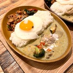 MONSOON - 料理写真:グリーンカレー＆ガパオ