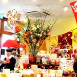 ル・パティシエ ヨコヤマ - お正月仕様の店内！(2014,12/30)