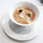 シック プッテートル - 鯖と小玉葱のマリネ、丹波シメジとキタアカリのメダイオン、アーモンドの香りを添えて