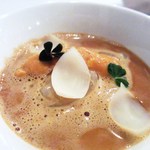 シック プッテートル - 鯖と小玉葱のマリネ、丹波シメジとキタアカリのメダイオン、アーモンドの香りを添えて