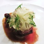 シック プッテートル - オーストラリア産アニョのロティ　ロックフォール風味のジュ・ド・アニョ